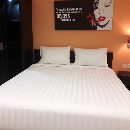 Melody Guest House Чилегон Экстерьер фото