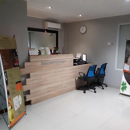 Melody Guest House Чилегон Экстерьер фото